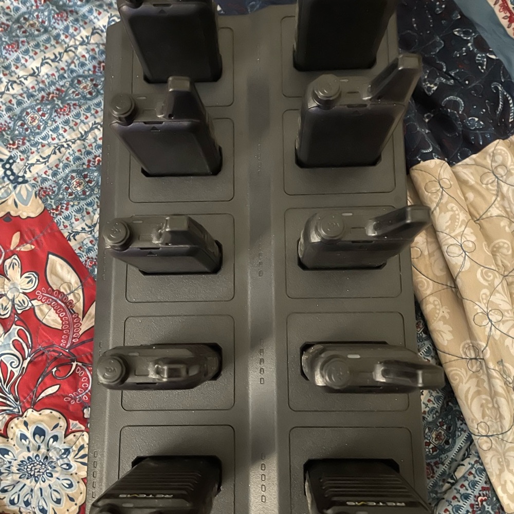 Ten 10 New Retrevis Two-way Radios / Walkie talkies & Charging Station